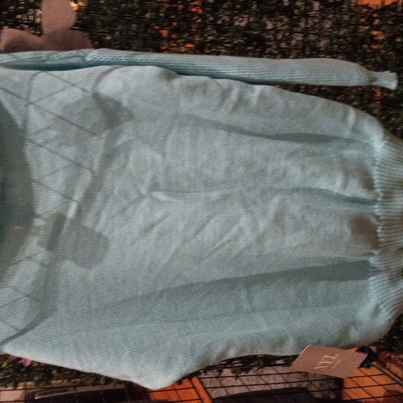 Sweater - Picture 2 of 6